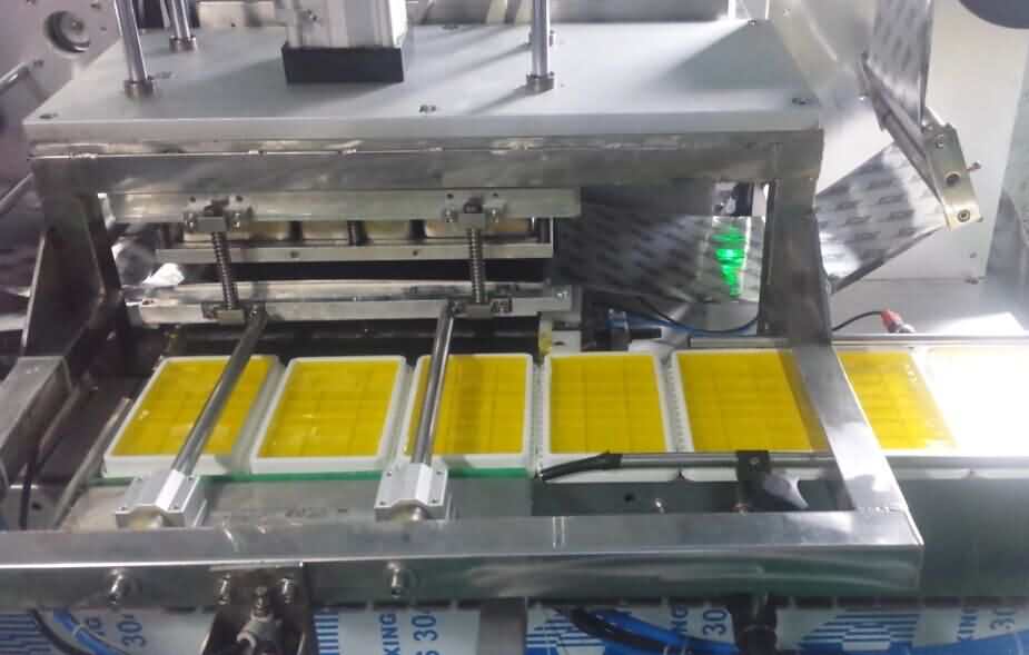 香膏自動(dòng)封口機(jī)